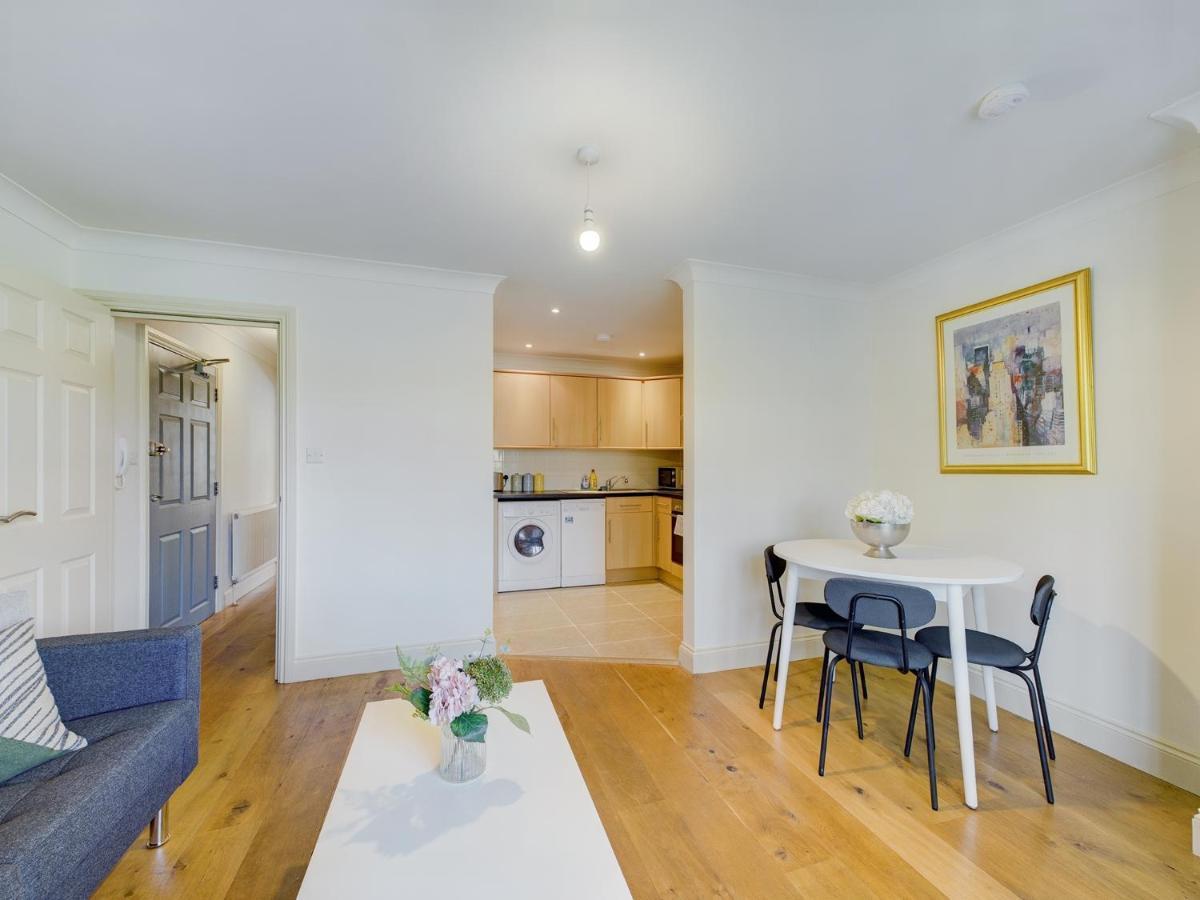 Duplex Redhill Town Centre Apt By Livingo Stays Dış mekan fotoğraf