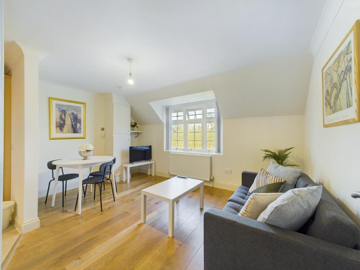 Duplex Redhill Town Centre Apt By Livingo Stays Dış mekan fotoğraf